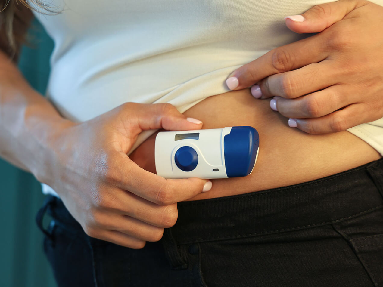 woman with Onbody injector